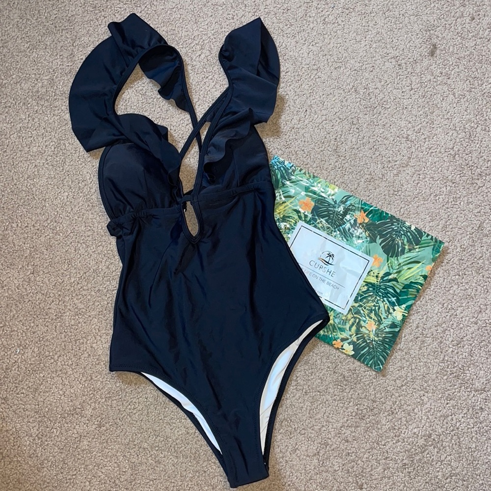 NWT Cupshe One Piece Ruffle Swimsuit